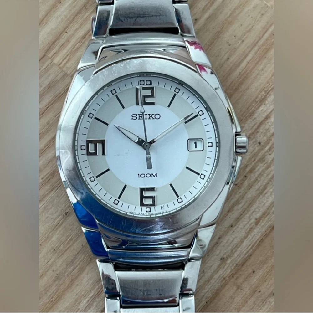 Seiko Luxury Men's Watch Stainless Bracelet Large Round White Dial Date Window
